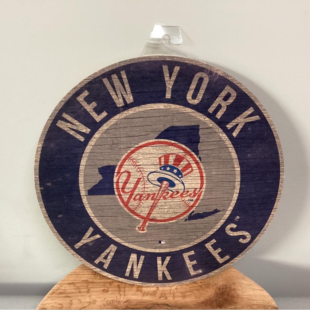 New York Yankees 12” Circle Logo Wood Sign - Great Condition - Baseball Fans - Picture 2 of 11